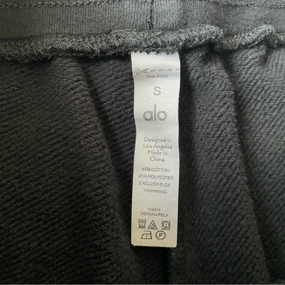 Alo Yoga Extra High-Waist Black Soft Fleece Lounge Easy Sweat Shorts Size Small